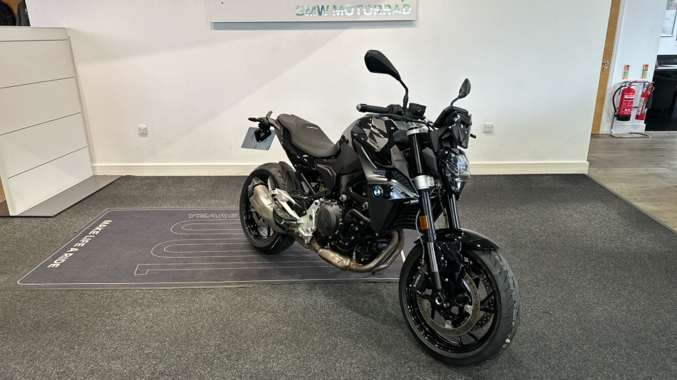 BMW F900 R